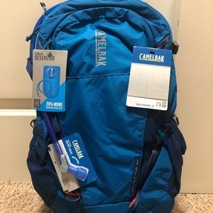 NWT Camelbak Rim Runner 22
